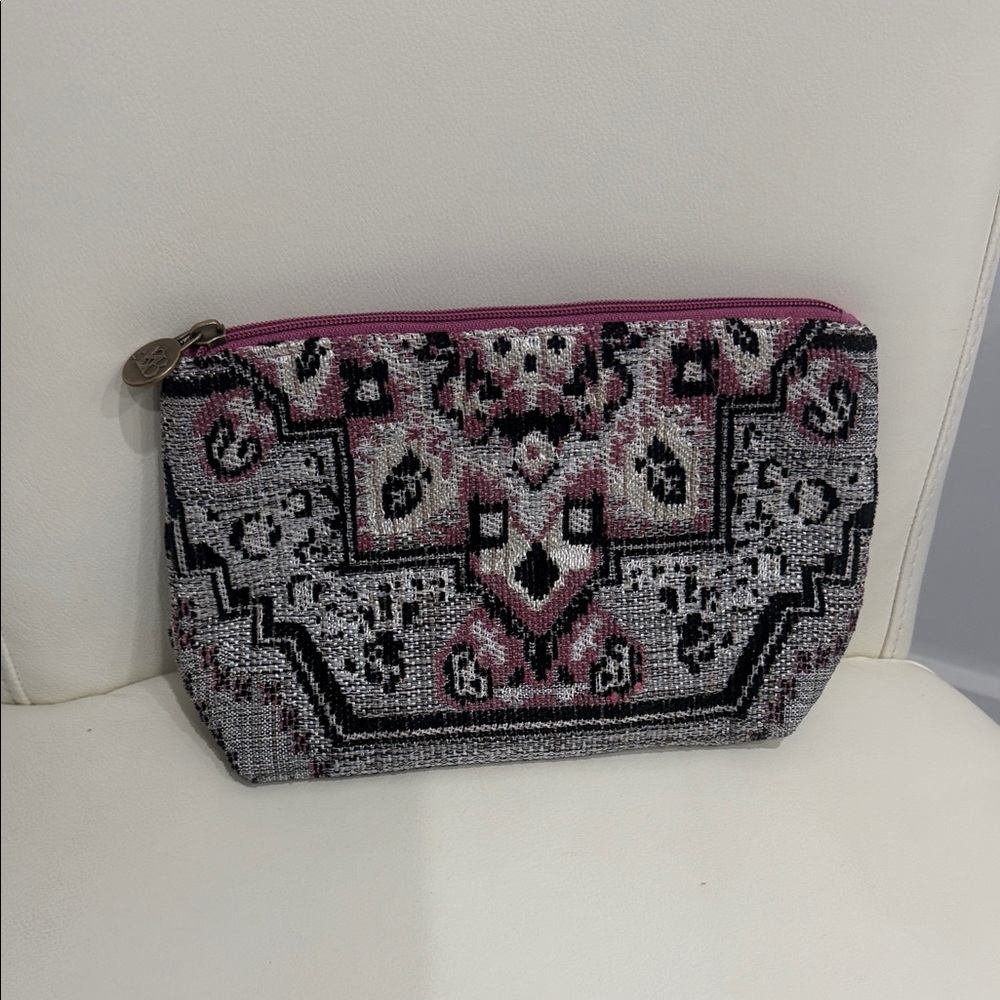 America & Beyond Chic Patterned Cosmetic Bag in Pink and Gray